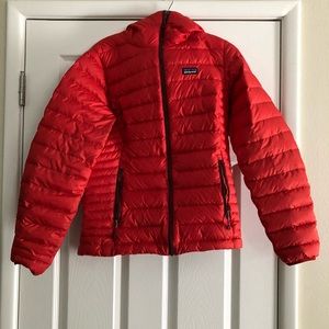 Patagonia hi-loft down hoody.  Size medium.